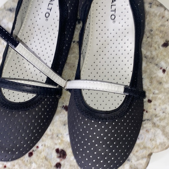 Rialto ‘Alicia’ Women’s Ballet Flats Black Adjustable Velcro Straps Size 7.5 - Picture 11 of 12